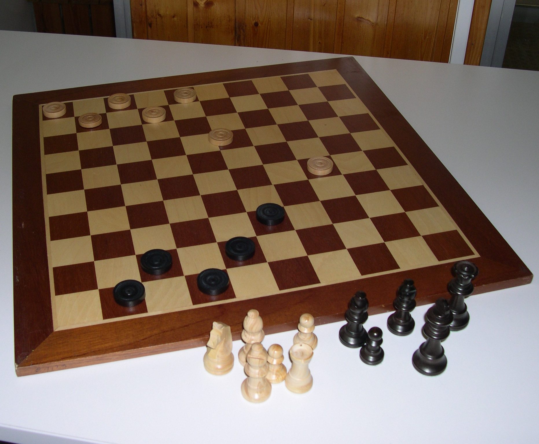 Dames et échecs géant